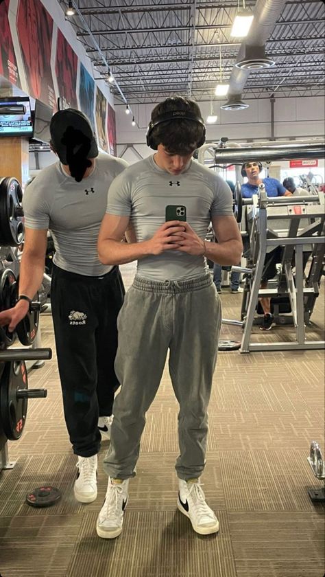 Mens Gym Outfits, Gym Fits Men, Gym Icon, Sporty Outfits Men, People References, Gym Wear Men, Gym Boy, Athleisure Men, Gym Guys