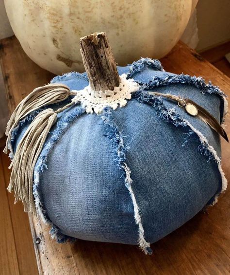 29 Best Boho Decor Ideas and Designs for a Charming Look in 2021 Fall Decor Farmhouse, Rustic Halloween Decor, Boho Halloween, Rustic Halloween, Blue Pumpkin, Blue Jeans Crafts, Boho Denim, Fall Deco, Fall Halloween Crafts