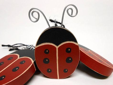 Ladybug Ornament Halloween Wood Signs, Kitchen Farmhouse Decor, Wood Craft Projects, Lady Bugs, Kitchen Farmhouse, Summer Ideas, Baltic Birch Plywood, Wood Craft, Scrap Wood