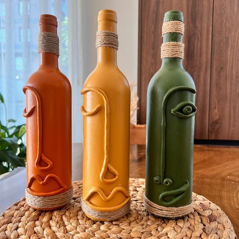 Decorative Wine Bottle With It's Elegant Design, Decorative Wine Bottles Set of 3 Diy Bottle Decor, Decorative Wine Bottles, Deco Champetre, Plastic Bottle Art, Glass Bottle Diy, Diy Glass Bottle Crafts, Glass Bottles Art, Wine Bottle Art, Clay Wall Art