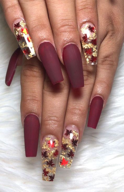 Deep plum nails and autumn leaves We have a beautiful autumn nails design for those who love dark nails. The nails feature dark plum... Fall Wedding Nails, Plum Nails, Wedding Nail Art Design, Simple Acrylic, Fall Nail Art Designs, Cute Nails For Fall, Fall Acrylic Nails, Thanksgiving Nails, Deep Plum