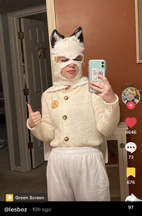 Wes Anderson Cosplay, Male Cat Costume, Halloween Costumes Low Effort, Geek Halloween Costumes, Ash And Kristofferson Costume, Fantastic Mr Fox Aesthetic Costume, Wes Anderson Costume Ideas, Wes Anderson Halloween Costumes, Ash Fantastic Mr Fox Costume