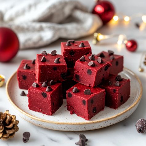 Cranberry Pistachio Fudge, Velvet Fudge, Christmas Fudge Recipes, Red Velvet Fudge, Butterscotch Fudge, Gingerbread Fudge, Mocha Fudge, Cookies And Cream Fudge, Holiday Fudge