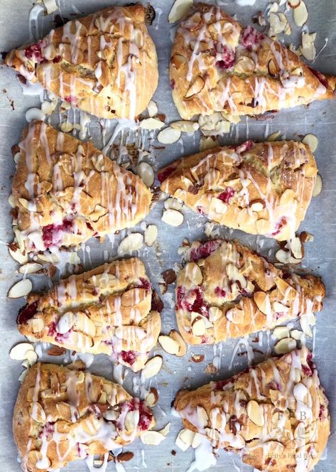 Buttermilk Scones Recipe, Scones Breakfast, Buttermilk Scone Recipe, Almond Scones, Buttermilk Scones, Dessert Homemade, Sweet Bakes, Raspberry Almond, Scones Recipe