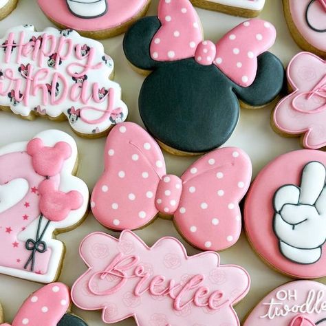 Madison Hunt on Instagram: "Oh TWOdles!!💕 Happy birthday, Brexlee!

Minnie Mouse face design by @sjcookiez 

#lubbockcookies #lubbockcustomcookies #decoratedcookies #decoratedsugarcookies #minniemousecookies #birthdaycookies #2ndbirthdaycookies #birthdaygirl" Minnie Mouse Twodles Birthday Decorations, Minnie Mouse Birthday Ideas 3rd, Minnie Mouse Birthday Cake Ideas 2nd, Minnie Mouse Oh Twodles Cookies, Twodles Birthday Cookies, Minnie Mouse Cookies 1st Birthday, Oh Twodles Birthday Girl Cookies, Mickey Mouse 3rd Birthday Girl, Oh Twodles Birthday Girl Food