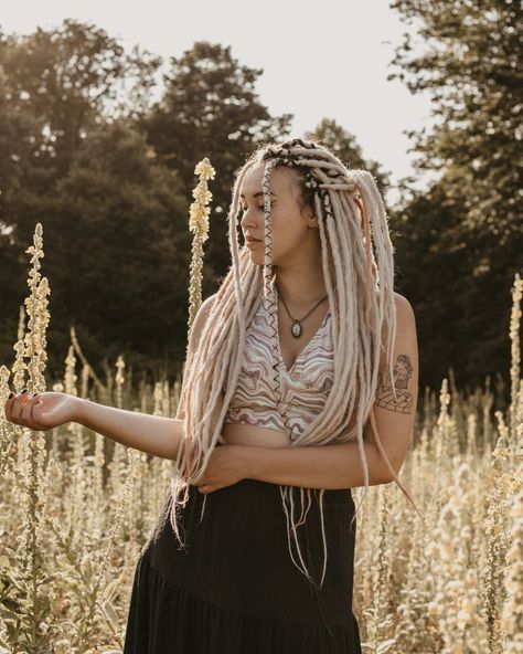 Summer Lovin': Beachy Waves and Sun-Kissed Highlights Haircuts With Straight Hair, Extension Dreadlocks, Rusty Pink, Sun Kissed Highlights, Dread Lock, Dreadlocks Hairstyles, Fake Dreads, Locks Of Love, Loc Extensions