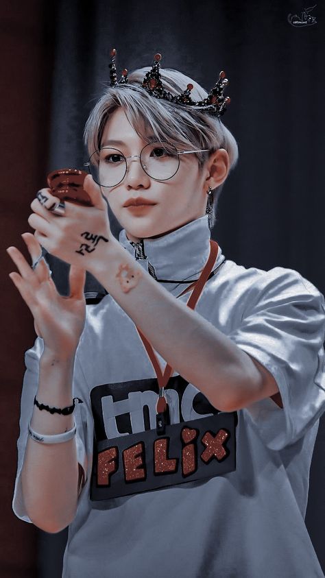 Skz In Crowns, Felix With Glasses, Lee Know Glasses, Felix Crown, Felix Cute, Glasses Wallpaper, Aesthetic Glasses, Lee Yongbok, Gay Flag