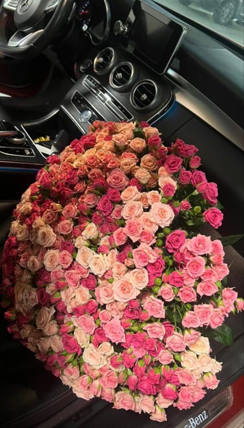 Massive Flower Bouquet, 100 Roses Bouquet, Big Flower Bouquet, 100 Roses, Luxury Bouquet, Flower Boquet, Luxury Flower Bouquets, Gifts To Make, Boquette Flowers