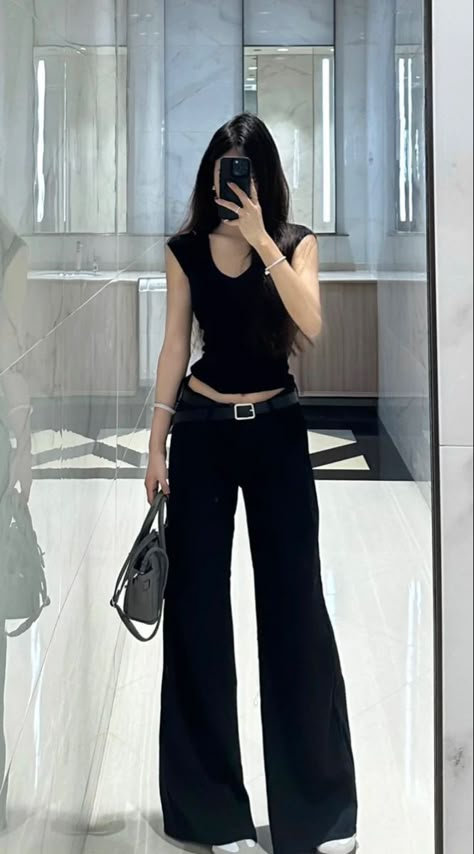 Date Outfit Inspo Casual, Girly All Black Outfits, College Outfit Inspo Aesthetic, Professional Outfits Skirt, Work Outfits Aesthetic, Outfits For College, Aesthetic Business, Outfits Skirt, Rich Aesthetic