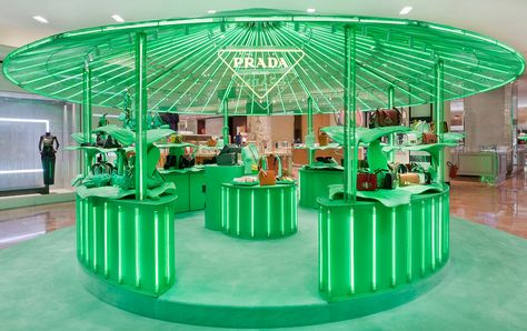 Prada Hyper Leaves / Galeries Lafayette Paris Haussmann — urdesignmag Design Camino, Lafayette Paris, Armani Casa, Store Concept, Green Flooring, Retail Interior, Galeries Lafayette, Flagship Store, Pop Up Stores