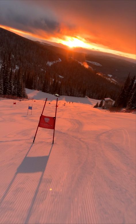 Skiing Phone Wallpaper, Ski Slope Aesthetic, Alpine Skiing Aesthetic, Skiing Astethic, Ski Aethstetic, Ski Racer Aesthetic, Alpine Skiing Racing, Ski Astetic, Skiing Aesthetic Wallpaper