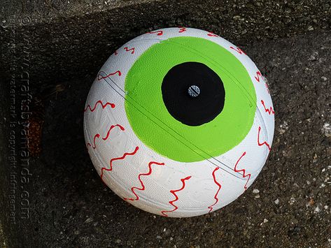 Upcycled Basketball Eyeball by @amandaformaro Crafts by Amanda Fun Diy Halloween Decorations, Mummy Crafts, Spooky Halloween Treats, Ghost Crafts, Diy Halloween Wreath, Dollar Store Halloween, Fun Halloween Crafts, Halloween Eyeballs, A Basketball