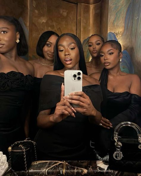 Cute Outfits Black Women, Cute Outfits Black, Black Vogue, Femininity Aesthetic, Black Joy, Outfits Black Women, Friends Pics, I Love Being Black, Shotting Photo