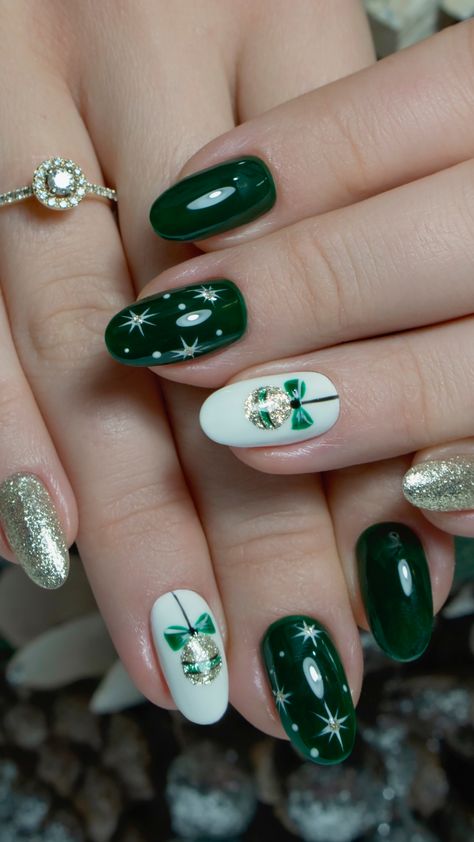 Christmas green  nails Green Nails New Year, Green Xmas Nails Designs, Christmas Nail Acrylic Ideas, Green Nail Christmas, Cute Christmas Nails Green, Xmas Nails Green And Gold, Christmas Nail Green, Christmas Nails Elegant Holidays, Green New Years Nails