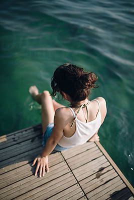 Pier Portrait Photography, Beach Pier Photoshoot, Pier Photoshoot Ideas, Pier Photoshoot, Free Pose Reference, Pier Photography, Lake Crescent, Airplane Wallpaper, Business Photoshoot