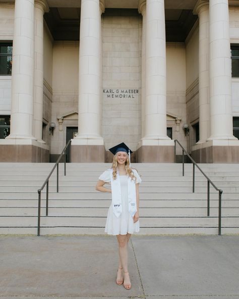 happy graduation day to all you BYU grads!!🎓🤍🐾 Byu Graduation Pictures, Byu Graduation, Happy Graduation Day, Grad Pic, Happy Graduation, Senior Photoshoot, Grad Pics, Grad Photos, Graduation Outfit