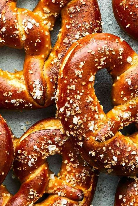 These golden, chewy soft pretzels are easy to make at home with these step-by-step tips and a can't-miss Food & Wine pretzel recipe. #bakingideas#breadideas#breadrecipes#bakingrecipes German Pretzels, Bavarian Pretzel, Baked Pretzels, Pretzel Recipe, Soft Pretzel Recipe, American Snacks, Homemade Pretzels, Homemade Soft Pretzels, Food Scientist