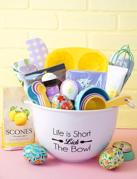 Gift Basket Ideas For Men, Diy Gift Basket Ideas, Baking Gift Basket, Baking Easter, Tricky Tray, Auction Gift Basket Ideas, Diy Gift Basket, Fundraiser Baskets, Raffle Ideas