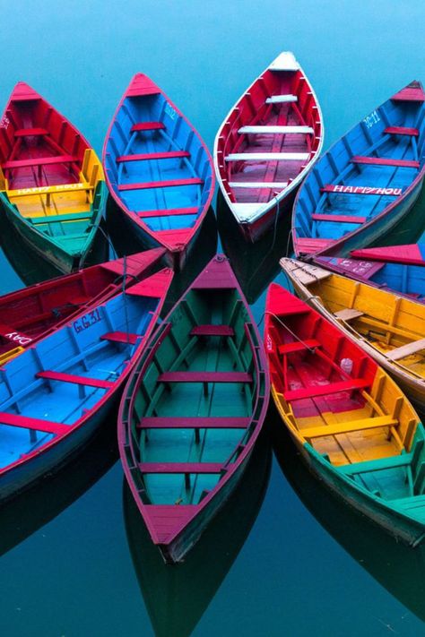 Colorful Boats Photography, Bright Color Decor, Technology In Education, Navi A Vela, Color Splash Photography, Delicate Arch, New Background Images, Boat Art, Arches National Park