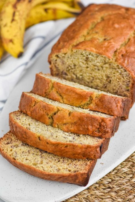 This simple and easy Banana Bread is going to be your go to recipe from here on out! With 10 minutes hands on time, simple tips and easy instructions, you will love this recipe. Sweet Banana Bread Recipe, Sweet Banana Bread, Strawberry Banana Bread, Perfect Pizza Dough, Zucchini Banana Bread, Resipi Kek, Banana Bread Recipe Healthy, Banana Bread Recipe Moist, Moist Banana Bread