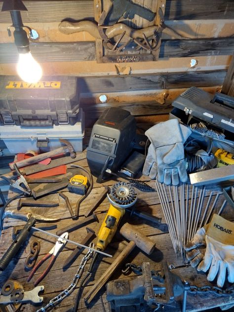 Welding Setup, Home Welding Workshop, Mechanic Guy Aesthetic, Builder Aesthetic, Mechanic Shop Aesthetic, Welding Wallpaper, Construction Worker Aesthetic, Welding Aesthetic, Mechanic Vibe