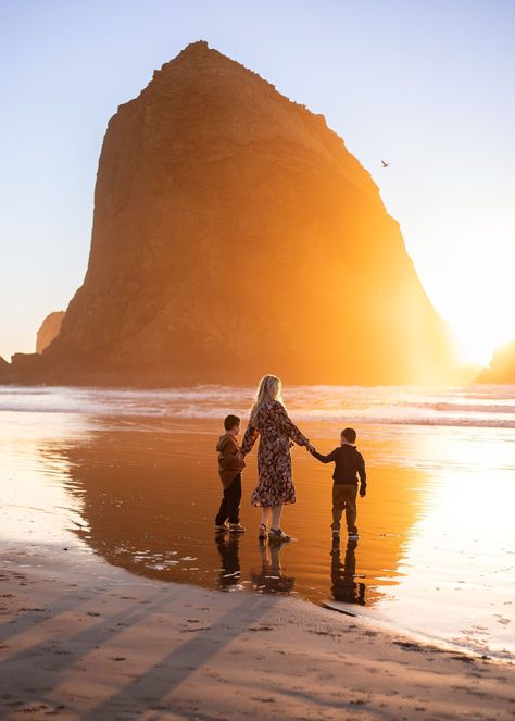 Oregon Family Photos, Cannon Beach Family Photos, Oregon Coast Family Photos, Beach Family Photoshoot, Beautiful Family Photos, Monterey Beach, Adventurous Family, Bday Photoshoot, Cannon Beach Oregon