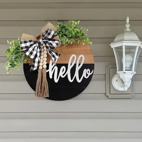 Apartment Plan, Simple Decorations, Wooden Door Sign, Welcome Signs Front Door, Farmhouse Door, Welcome Door Signs, Farmhouse Doors, Door Signs Diy, Wood Wreath