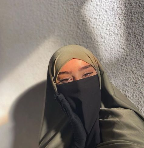 Half Niqab, Niqab Aesthetic, Muslimah Photography, Niqab Fashion, Modest Fashion Hijab, Muslim Outfits Casual, Hijab Aesthetic, Muslim Girl, Hijabi Aesthetic