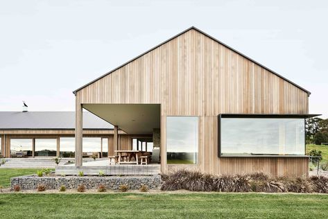 Gallery of Ceres House / Dan Gayfer Design - 11 Australian Farmhouse, Rural Lifestyle, Farmhouse Flooring, Rural House, Australian Architecture, Design Exterior, Salou, Farmhouse Plans, Wooden House