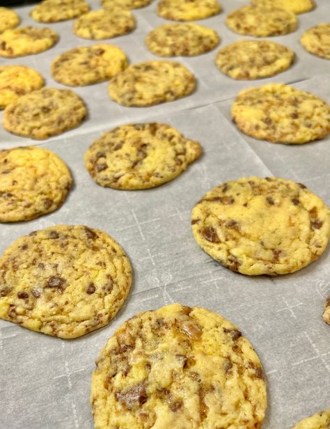 Combine Cake, Heath Toffee, Cake Mix Bars, Candy Bar Cookies, Toffee Cookies, Toffee Bits, Bar Cookies, Yellow Cake, Cake Mix Cookies