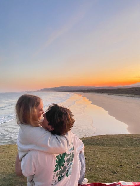 Couples Trip Aesthetic, Beach Boyfriend Aesthetic, Boyfriend And Girlfriend Aesthetic, Date Ideas Beach, Summer Date Aesthetic, Boyfriend Picnic, Picnic With Boyfriend, Teen Love Aesthetic, Dating Aesthetics