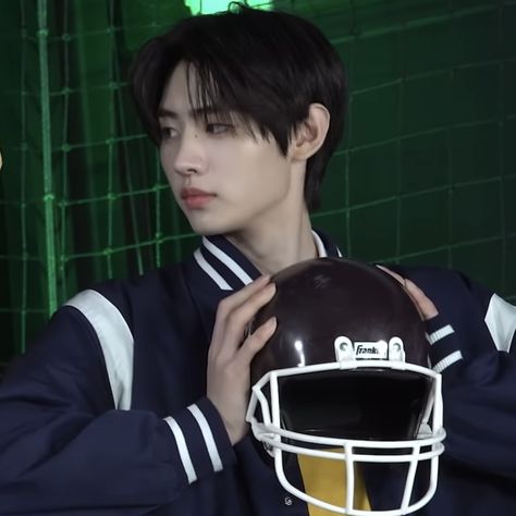 Sunghoon Football, Enhypen Football, Sunghoon Icons Cute, Sunghoon Icons, Enhypen Sunghoon Icon, Enhypen Sunghoon, Kpop Icons, Future Husband, Football Helmets