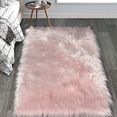 Sheepskin Rug Living Room, Rug Fuzzy, Couch Kitchen, Bedside Nursery, Beautiful Bed Designs, Small Baby Room, Mat For Bedroom, Pink Area Rugs, Coffee Area