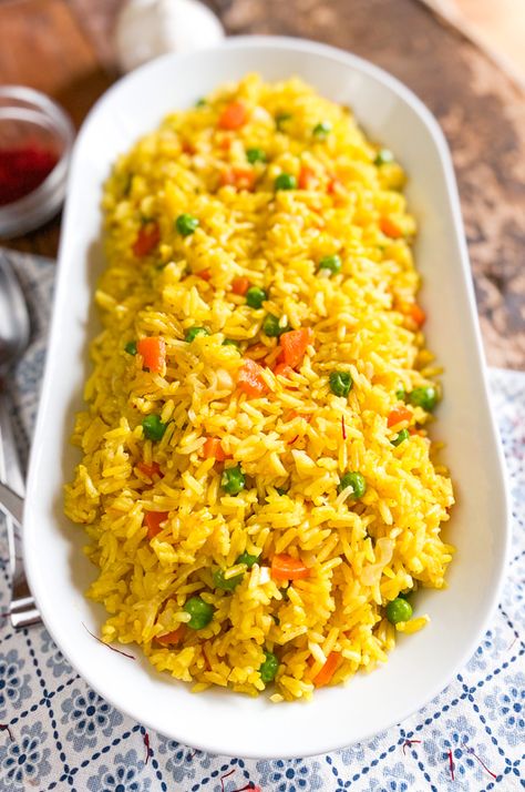 Saffron Rice Recipe, Rice Ideas, Haitian Recipes, Saffron Recipes, Rice Side Dish Recipes, Simple Family Meals, Saffron Rice, Pan Recipe, Rice Side