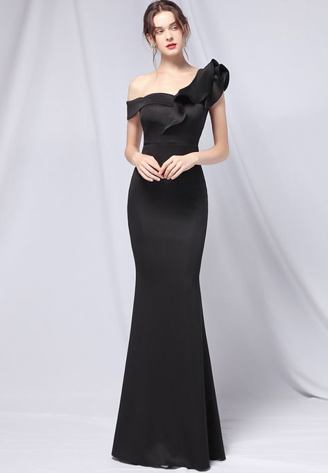 Bodycon Evening Gown, Satin Cocktail Dress Classy, Long Onepiece Dresses, Black Evening Dress Classy, Black Off Shoulder Gown, Mermaid Dress Design, Black Evening Dress Elegant, Dresses For Broad Shoulders, Event Dresses Classy