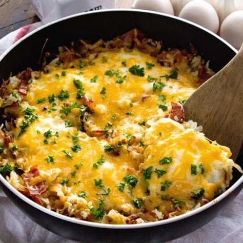 Cheesy Bacon Egg Hash Brown Skillet ~ Delicious, Easy Breakfast Skillet Loaded with Crispy Bacon, Hash Browns, Cheese and Eggs! Easy Breakfast Skillet, Baked Hashbrowns, Easy Hashbrowns, Sweet Potato Hash Browns, Homemade Hashbrowns, Egg Skillet, Cheesy Hashbrowns, Breakfast Hashbrowns, Breakfast Skillet