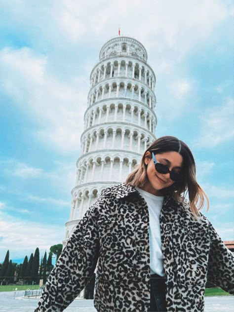 Italy aesthetic photo outfit Pisa Italy Outfit, Pisa Italy Photography, Pisa Picture Ideas, Pisa Outfits, Pisa Italy Poses, Pisa Tower Photo Ideas, Pisa Photo Ideas, Firenze Photo Ideas, Florence Picture Ideas