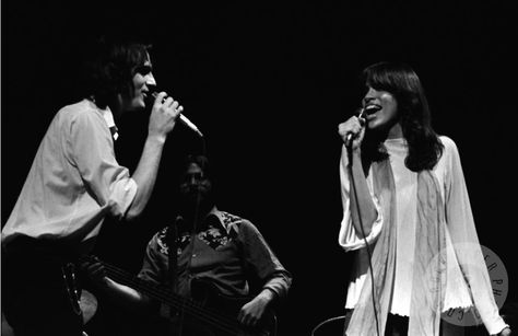 James Taylor Carly Simon, Singing Together, Social Climber, James Taylor, Carly Simon, Husband And Wife, Paul Mccartney, Her Music, On Stage