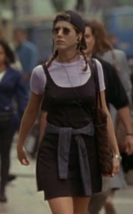 Jennifer Aniston in Picture Perfect (1997) Aniston Jennifer, Jennifer Aniston, Picture Perfect, A Woman, Walking, Black