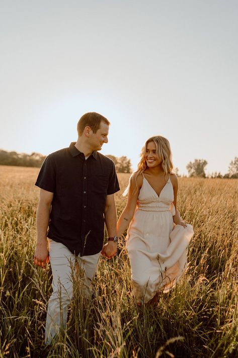 Engagement Photos Earth Tones, Engagement Photo Field Ideas, Matching Outfit Engagement Photos, Fields Engagement Photos, Cute Field Pictures Couples, Sundress Engagement Photos, Couple Photo Outfits Spring, Hay Field Photoshoot Couple, Engagement Field Pictures