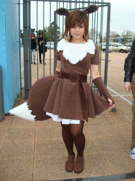 Eevee cosplay Eevee Cosplay, Diy Fantasia, Cosplay Pokemon, Cosplay Design, Costumes 2023, Pokemon Costumes, Fox Costume, Pokemon Halloween, Festival 2024