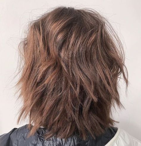 Chunky Layered Hair, Layer Haircut Short, Increased Layer Haircut, Chunky Layered Haircuts, Med Length Hair, Haircuts For Medium Length Hair Layered, Medium Layers, Layer Haircut, Haircuts For 2023