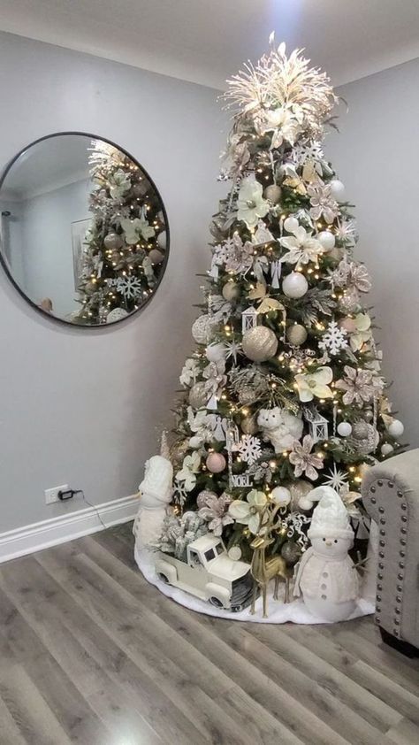 Winter Wonderland Christmas Decorations Apartment, White Grey Christmas Decor, Xmas Tree White And Silver, Gold And Grey Christmas Tree, Frosted Xmas Tree Ideas, Full Christmas Tree Decorating, Christmas Tree White Theme, Elegant Christmas Trees 2023, Gold Silver And White Christmas Decor