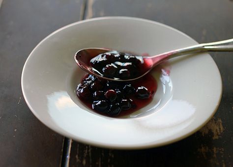 Saskatoon berry sauce Saskatoon Recipes, Saskatoon Berry Recipe, Saskatoon Berry Pie, Field Meals, Berry Pancakes, Saskatoon Berry, Berry Sauce, Store Food, Berries Recipes