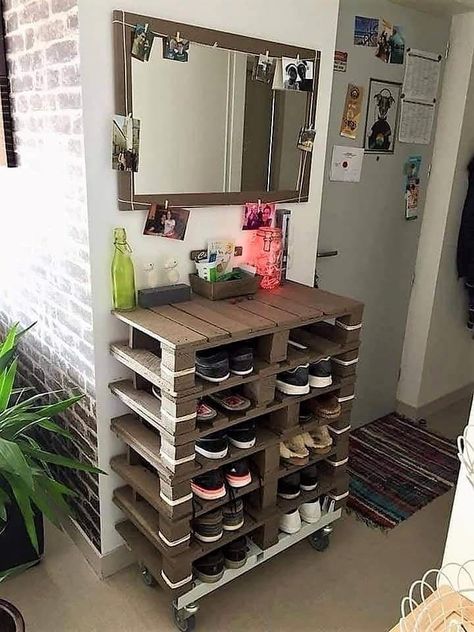 Pallet Shoe Rack, Wood Pallet Recycling, Pallet Home Decor, Wood Shoe Rack, Mirror Frame, Diy Pallet Projects, Wooden Pallets, Wood Storage, Diy Pallet Furniture