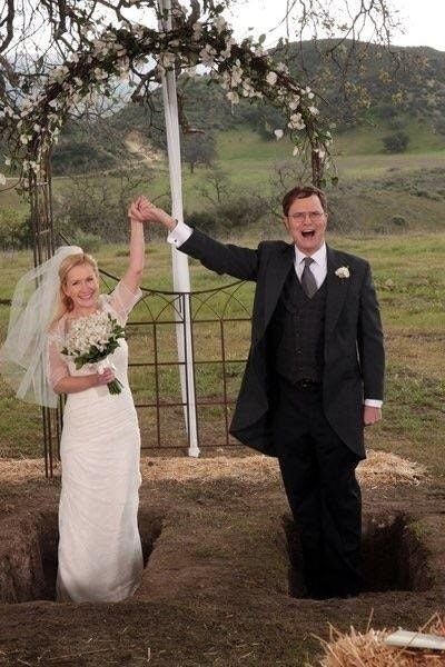 And in Season 3, Dwight tells Phyllis at her wedding, “The Schrutes have their own traditions. We usually marry standing in our own graves.” In Season 9, he and Angela do just that. Angela The Office, The Office Finale, Dwight And Angela, Damien Chazelle, Best Tv Couples, The Office Show, Office Tv, Office Memes, Office Wallpaper