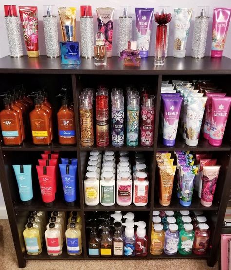 Apartment Door Decor, Kid Decor, Bath N Body Works, Apartment Door, Perfume Organization, Bath And Body Work, Body Hygiene, Bath And Body Works Perfume, Shower Skin Care