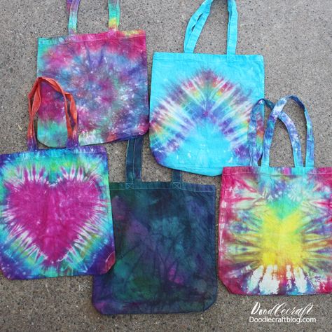 Tie Dye Objects, Tie Dye Birthday Party, Ty Dye, Tye Dye Patterns, Tie Dye Birthday, Tie Dye Patterns Diy, Tie Dye Bags, Diy Tie Dye Shirts, Tie Dye Party