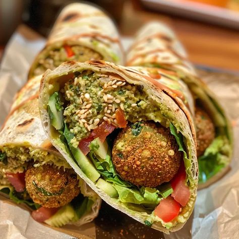 Vegan Falafel Wrap - Recipes Time Falafel Aesthetic, Falafel Wrap Recipe, Falafel Recipes, Falafel Wraps, Veg Diet, Falafel Balls, Vegan Falafel, Brunch Appetizers, Falafel Wrap