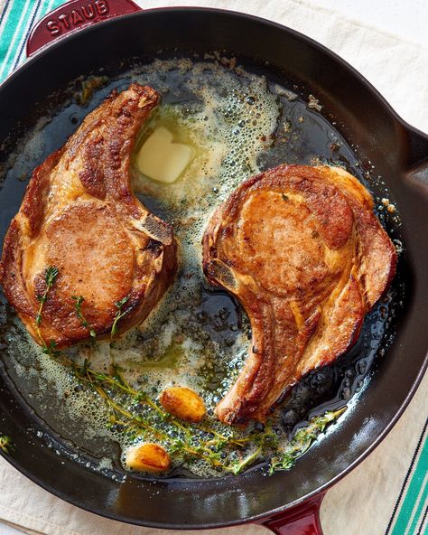 How To Make Easy Pan-Fried Pork Chops on the Stove. Need recipes and ideas for dinner tonight? These skillet chops don't require any time to be baked in the oven -- they cook completely on the stovetop. We love a cast iron pan for this! You'll need bone in pork chops, salt, brown sugar, butter, thyme and garlic. Fried Pork Chop Recipes, Pan Fried Pork Chops, Easy Pork Chops, Easy Pork Chop Recipes, Pork Chop Recipes Baked, Fried Pork Chops, Cook Dinner, How To Cook Pork, Baked Pork